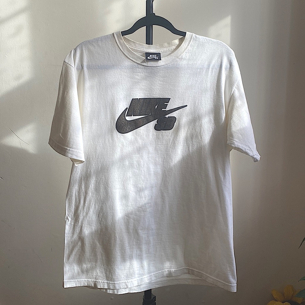 2005 Nike Sb chocolate cement Logo